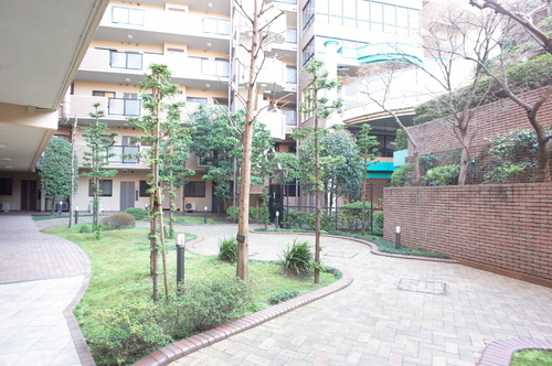 その他　敷地内　外通路　※2020年3月の写真