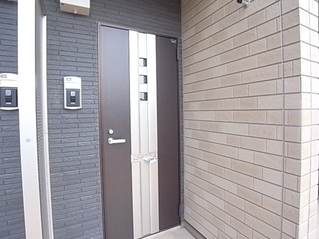 ＪＲ関西本線 奈良駅 バス乗車時間：15分 最寄りバス停で下車 徒歩4分 3階建 築14年の外観写真