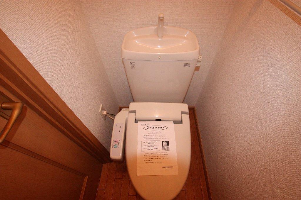 ＪＲ福塩線 鵜飼駅 徒歩15分 2階建 築19年のトイレ写真