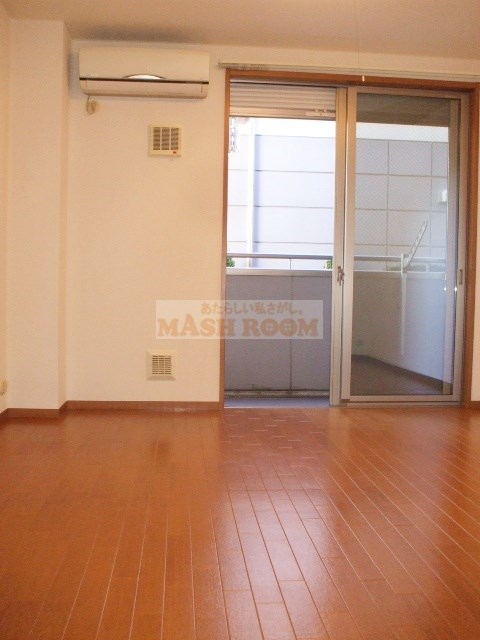 居室・リビング　他部屋の参考写真です。