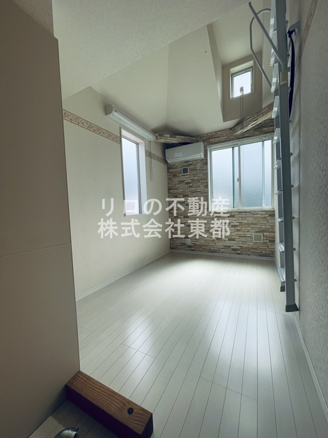その他部屋・スペース　２面採光なので、明るく風通しのよい過ごしやすいお部屋です♪