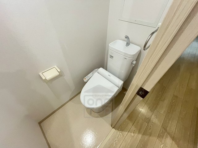 阪急宝塚線 服部天神駅 徒歩5分 4階建 築12年のトイレ写真