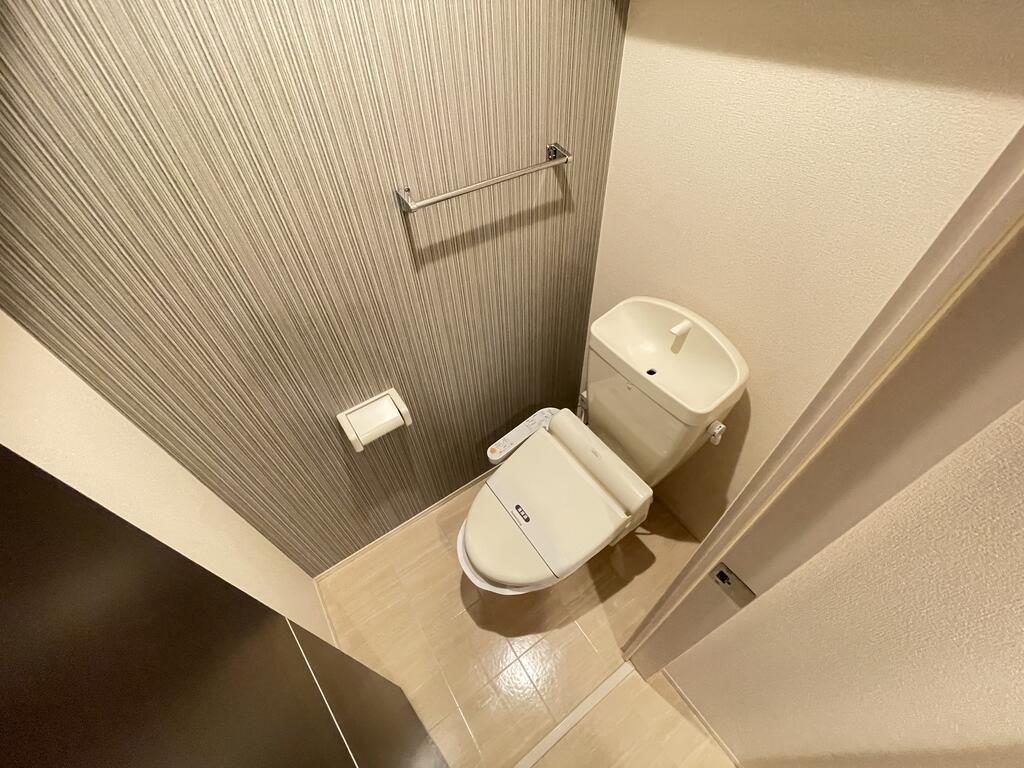 山陽電鉄本線 中八木駅 徒歩14分 3階建 築14年のトイレ写真