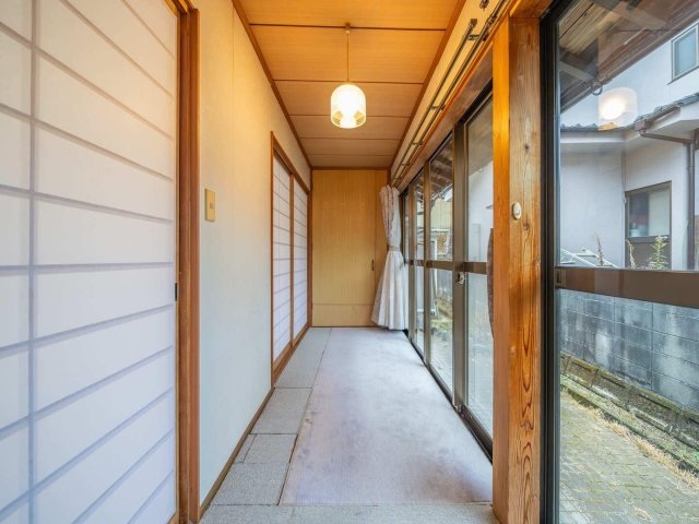 その他　ゆっくりと寛げる縁側があります