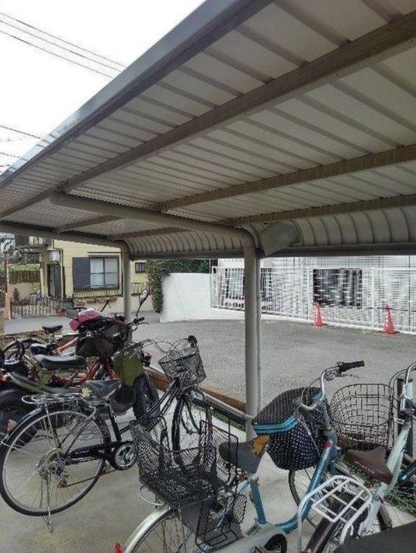 東急田園都市線 溝の口駅 バス乗車時間：18分 最寄りバス停で下車 徒歩7分 3階建 築13年の外観写真