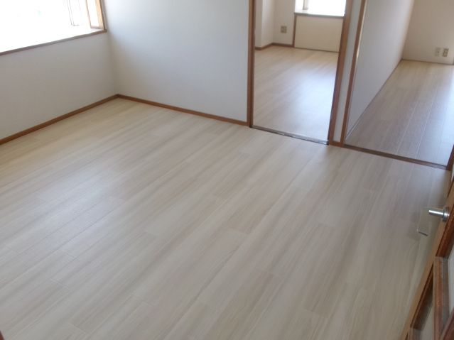 ヴィレッジ柿の木通りの居間写真