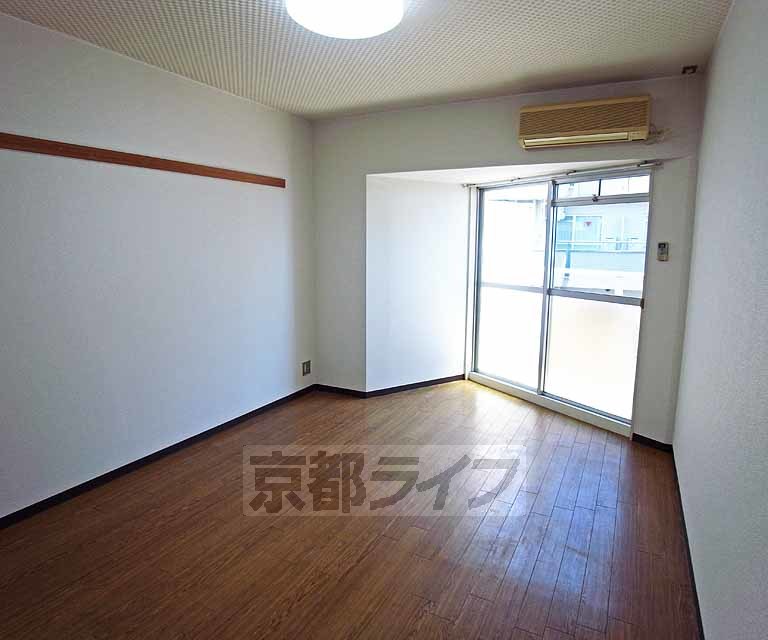 居室・リビング　部屋の形がちょっと台形