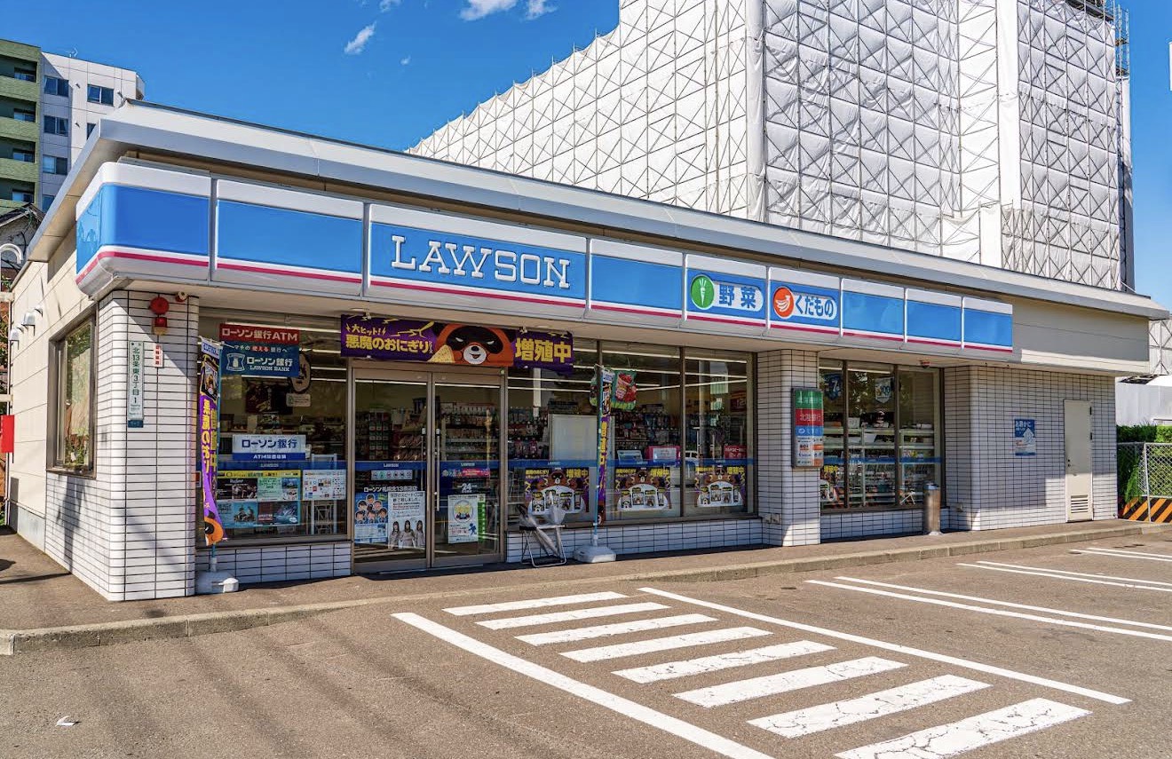 コンビニ　ローソン札幌北13条東店（コンビニ）まで333m