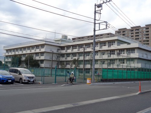 中学校　座間市立相模中学校（中学校）まで656m