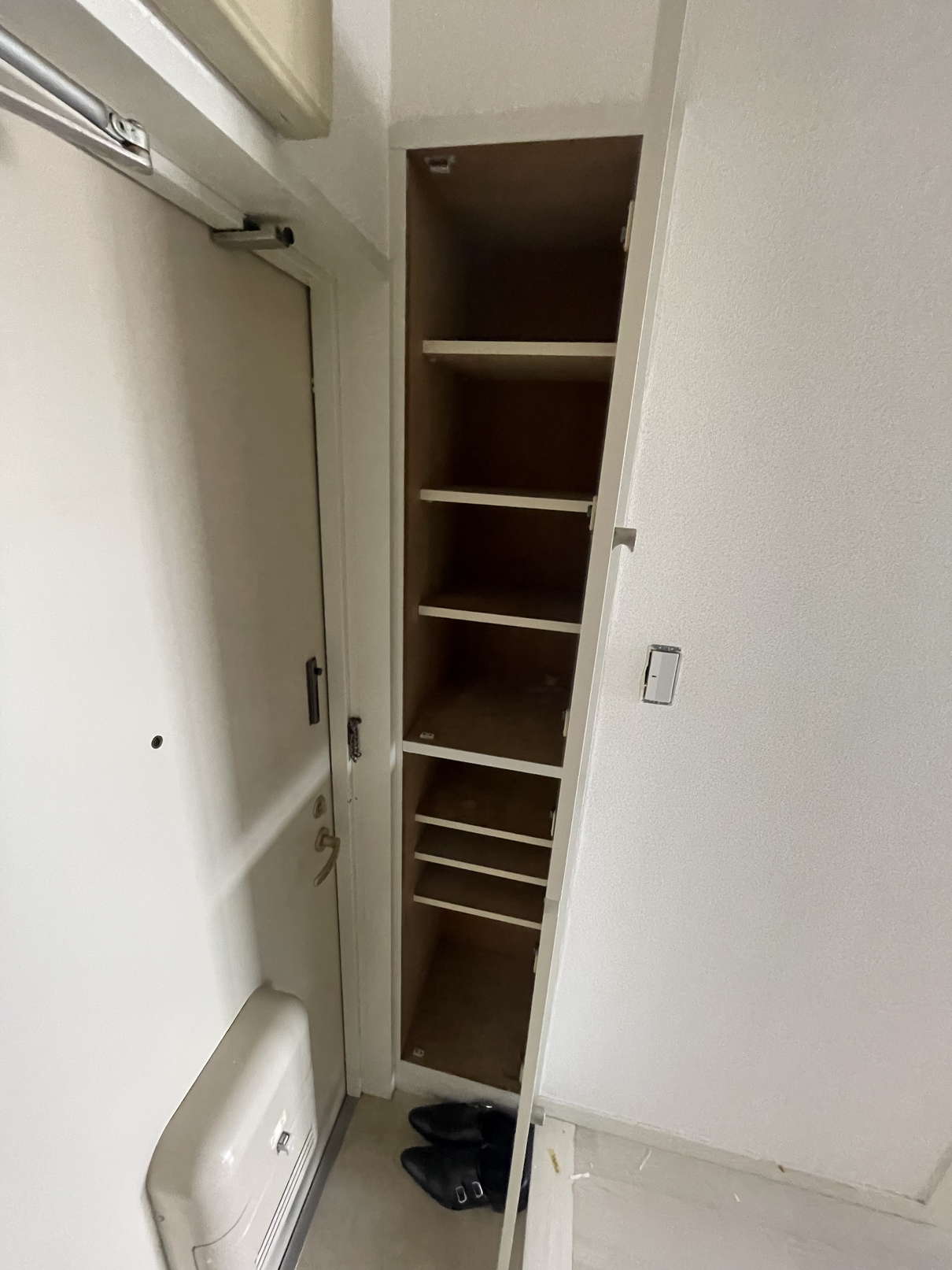 玄関　※同物件別号室の参考写真です。