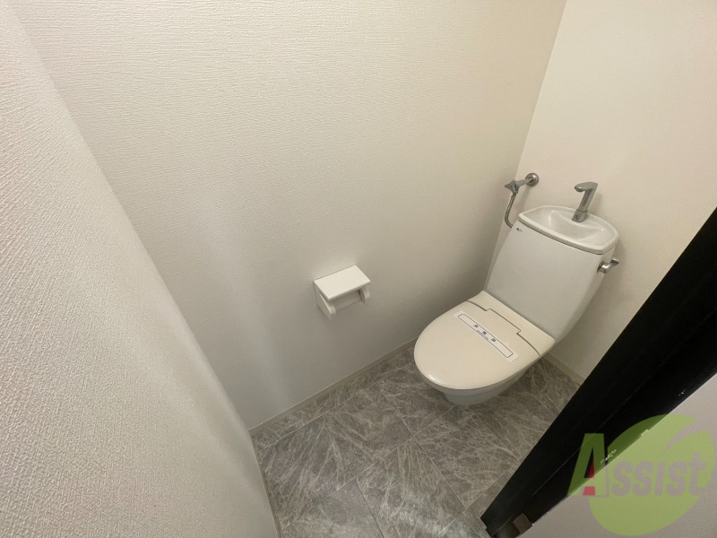 トイレ　こちらはトイレです。清潔感があり、安心して使用できます。