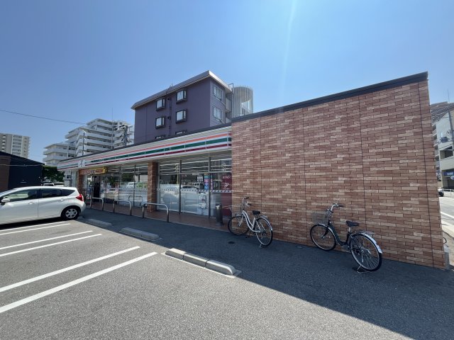 コンビニ　セブン-イレブン 伊丹南町２丁目店（コンビニ）まで383m