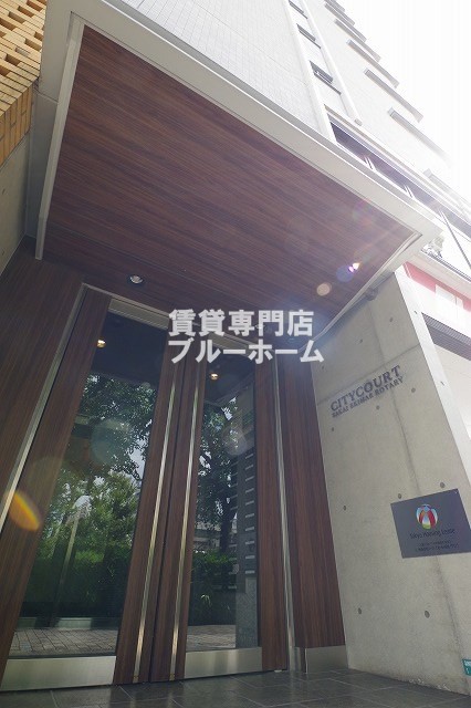 建物外観　堺駅前で迫力のある外観！