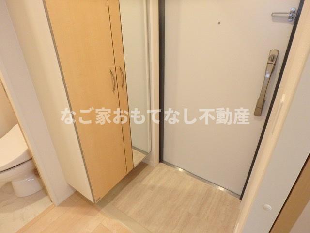 玄関　※写真は別号室