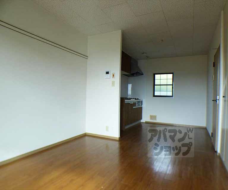 メゾン雲母坂の居間写真