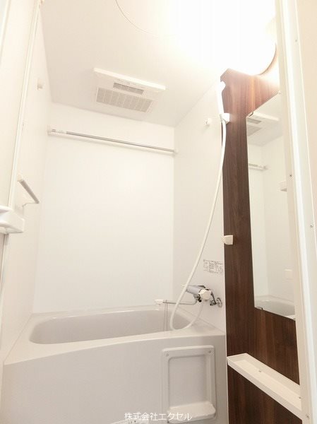 バス・シャワールーム　浴室乾燥機完備です。