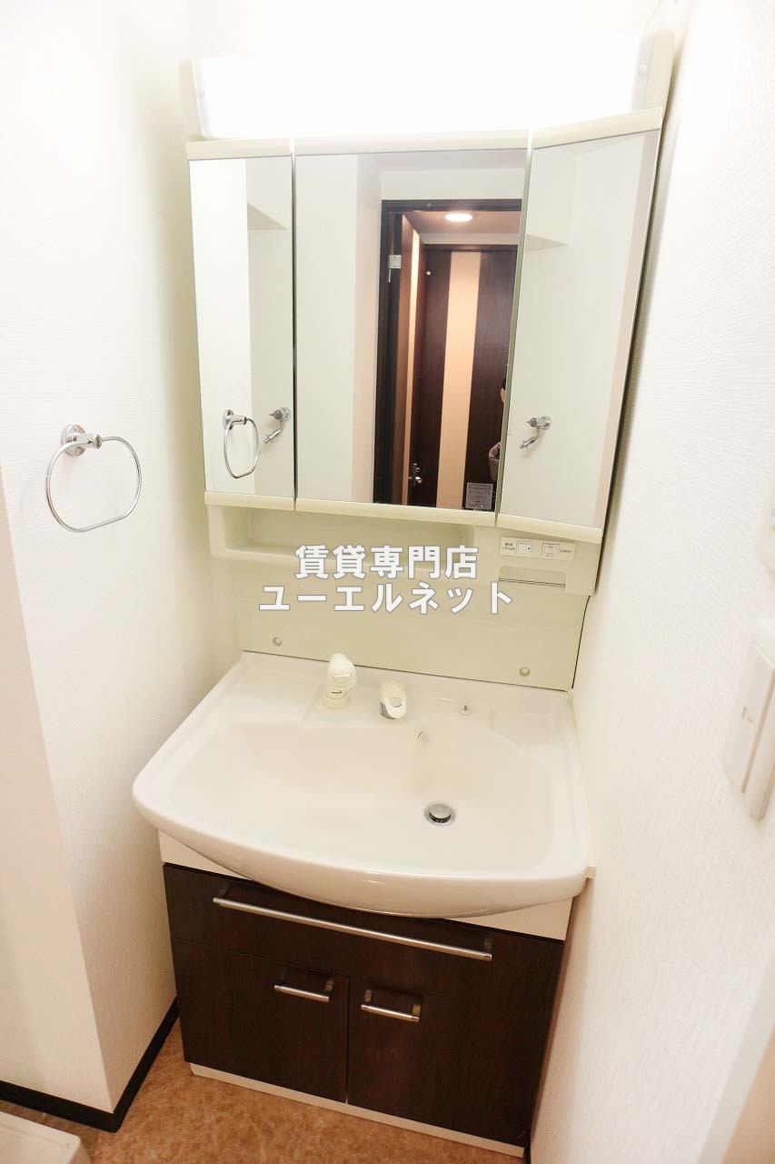洗面設備　清潔感ある独立洗面台で毎日気持ちよく♪