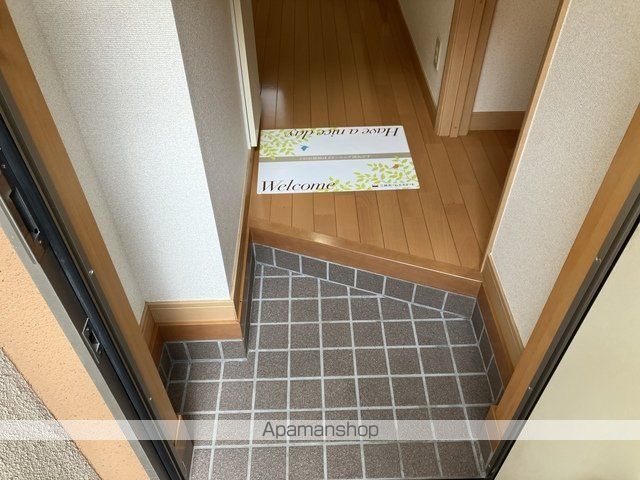 京王新線 幡ケ谷駅 徒歩1分 2階建 築18年の玄関写真
