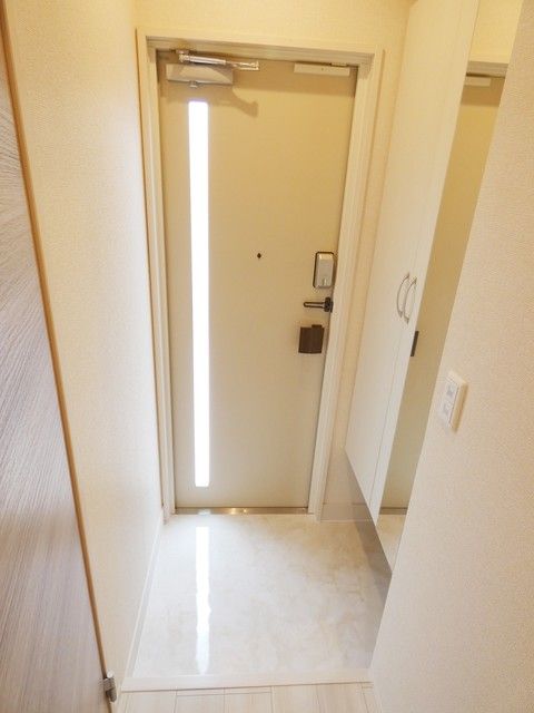 玄関　トールタイプのシューズボックスが付いた玄関です