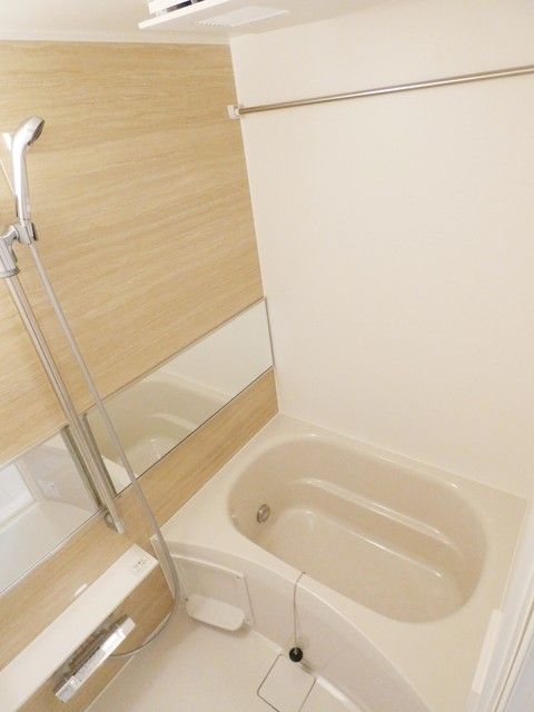 バス・シャワールーム　浴室乾燥機+追焚付きのバス