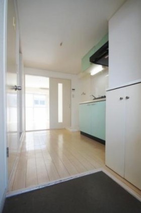 玄関　別部屋参考写真となります。
