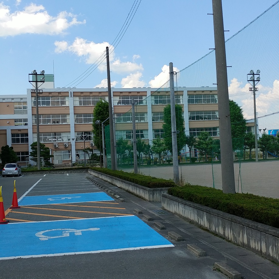 【天童市老野森のアパートの小学校】