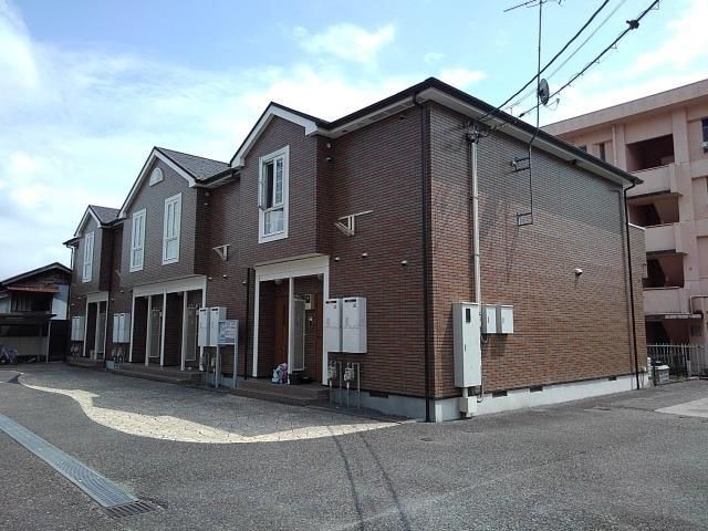 富士宮市大中里のアパートの建物外観