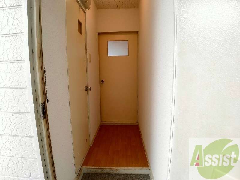 玄関　玄関の様子です。明るい印象ですね。気分もあがりそう。