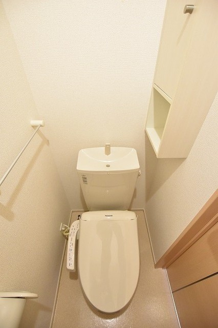 【ラフィネ　ヌフのトイレ】