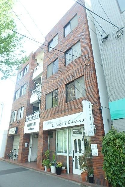 名古屋市東区徳川町のマンションの建物外観