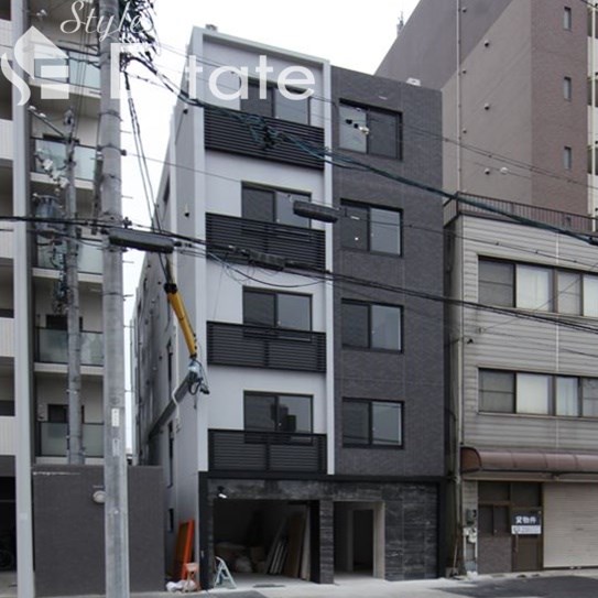 名古屋市西区栄生のマンションの建物外観