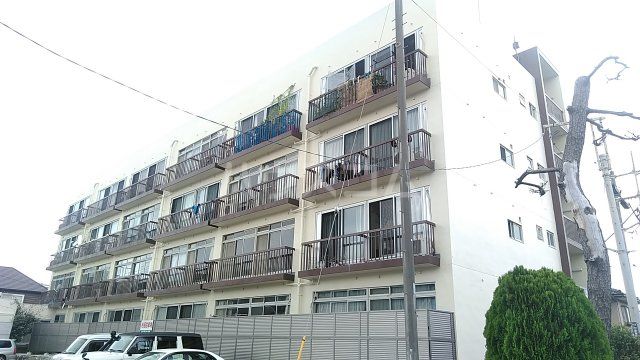 藤沢市片瀬海岸のマンションの建物外観