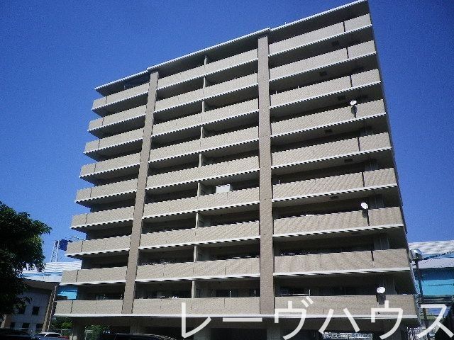 福岡市中央区荒津のマンションの建物外観