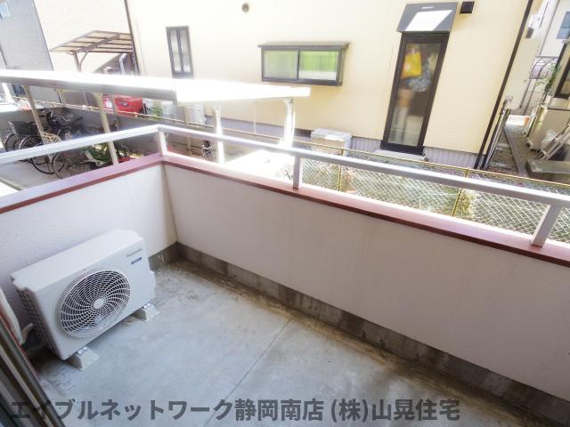 【静岡市駿河区中原のマンションのバルコニー】