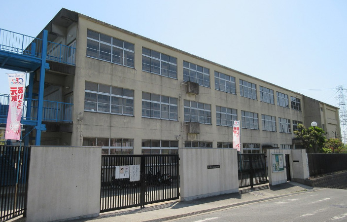小学校　孔舎衙東小学校（小学校）まで549m