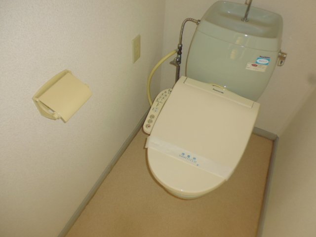 トイレ　温水洗浄便座