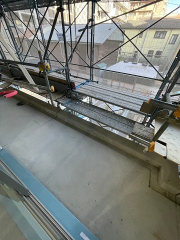 バルコニー　落ち着いた色調の寝室です