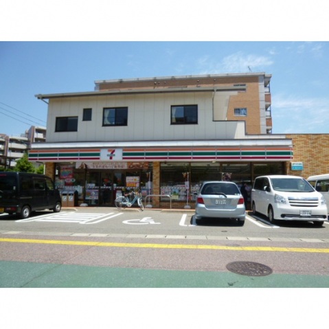 コンビニ　ファミリーマート（コンビニ）まで80m