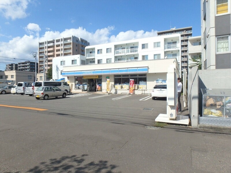 【札幌市中央区北三条西のマンションのコンビニ】