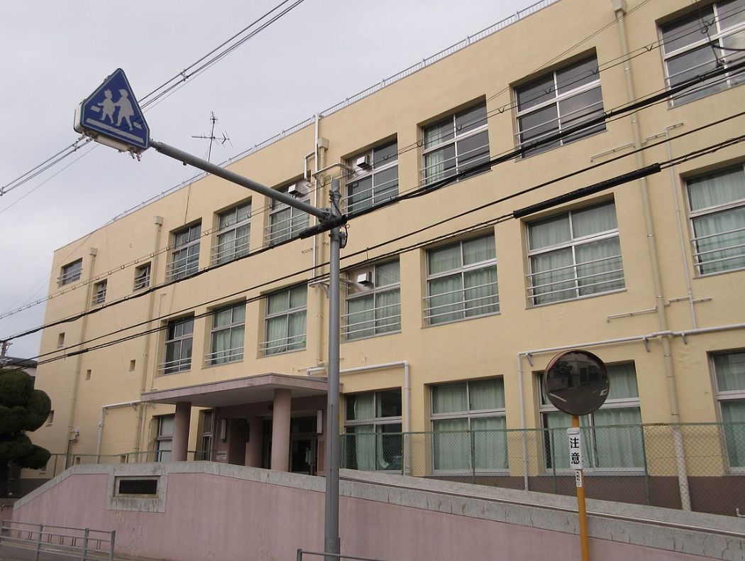 【大阪市住之江区御崎のマンションの小学校】