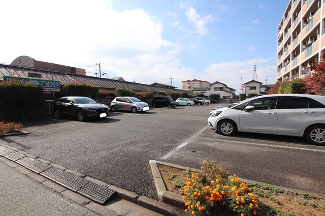 【石和駅前ハイネスの駐車場】