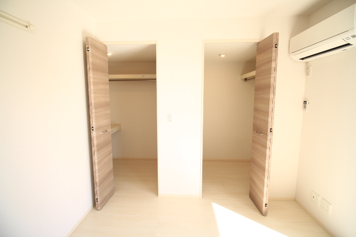 収納　ウォークインクローゼット×２
