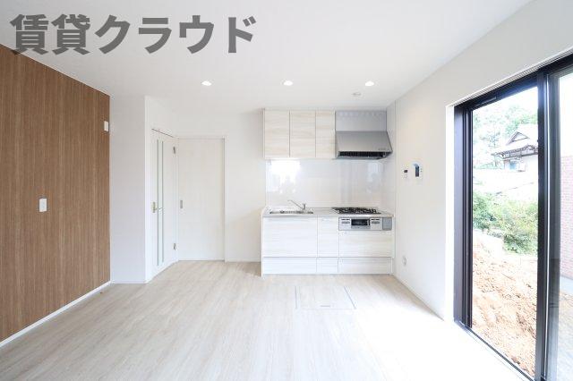 居室・リビング　アクセントクロスがおしゃれなお部屋です♪