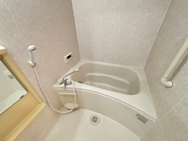 バス・シャワールーム　ゆったり入れるお風呂です