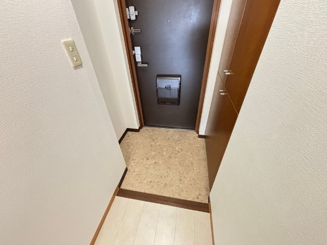 玄関　下駄箱付きの玄関です