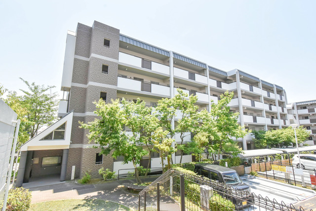 ＵＲアルビス五月ヶ丘の外観