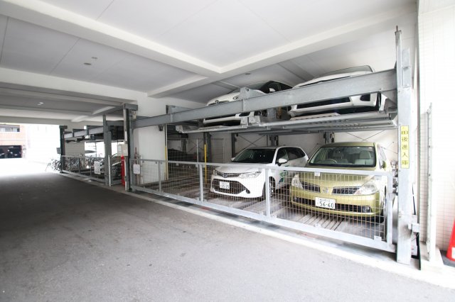 駐車場　駐車場に車を止められます