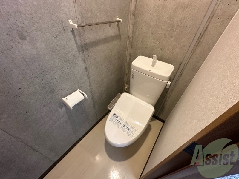 トイレ　広々キレイなお手洗い、安心してご利用いただけます。