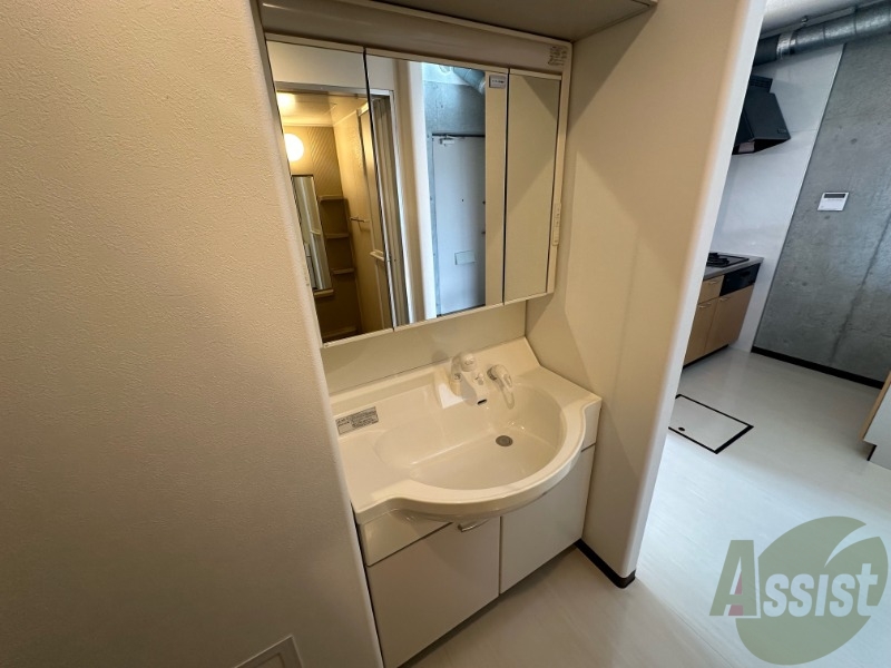 洗面設備　独立洗面台は朝の忙しい時にとっても助かりますね。