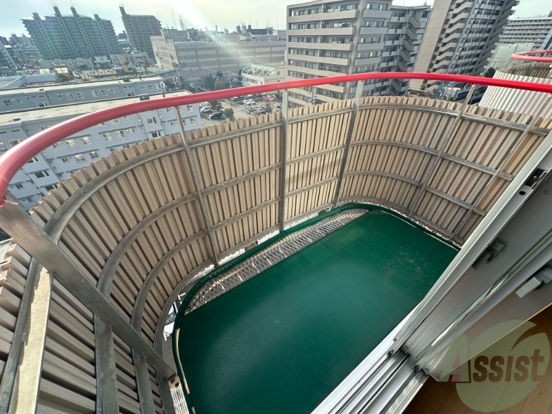 バルコニー　バルコニーも広く洗濯物も干しやすいです。